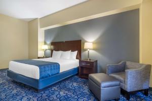 King Room room in Best Western Plus Waynesboro