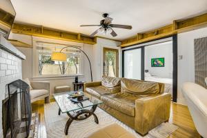 Walk to Abbot Kinney Tranquil Cottage in Venice!