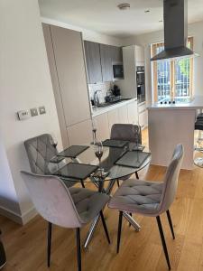 Luxury Modern Town House, Manchester City Centre, Free Secured Parking
