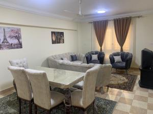 Superior 2BDR Apartment Overlooking the Main Street