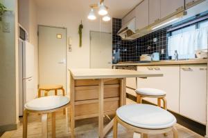 駅から徒歩3分新宿区 最大4名 無料Wifi 32平米で広いお部屋