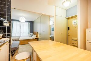 駅から徒歩3分新宿区 最大4名 無料Wifi 32平米で広いお部屋