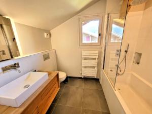 Chalet 6 chambres pour 12 pers avec cheminée et WiFi, vue montagnes - FR-1-598-176