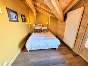 Chalet 6 chambres pour 12 pers avec cheminée et WiFi, vue montagnes - FR-1-598-176