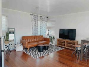 Cozy Guesthouse in Central OC