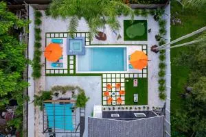 Villa Tessa Sleeps 12 Pool Spa Mini Golf Games Near Beaches AMI & IMG Pet OK - Bradenton