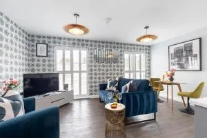 Elliot Oliver - Charming One Bedroom Apartment With Parking in The Docks - Hempstead