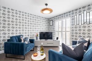 Elliot Oliver - Charming One Bedroom Apartment With Parking in The Docks