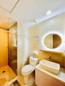 18 Warm Studio Oasis