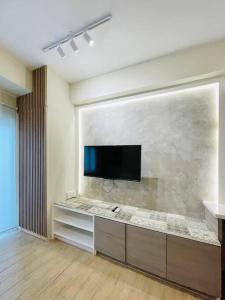 18 Warm Studio Oasis