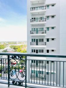 18 Warm Studio Oasis