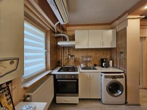 Cozy Flat by Trivale Forest