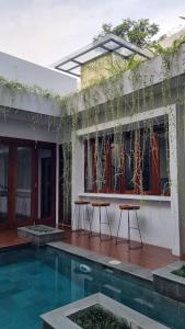 Namdur Villa Sariwangi - Tropical Villa in Bandung With Private Pool
