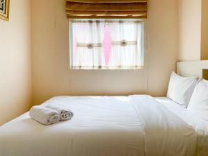 Modern Look and Comfortable 2BR Green Pramuka City Apartment By Travelio