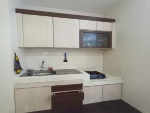 White Queen Victoria Syariah