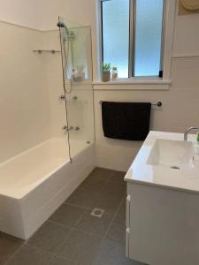 Tipperary Cottage by Experience Jervis Bay