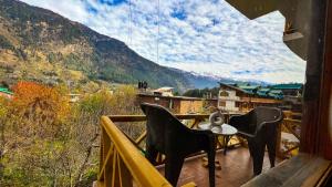 YOLO Social - The Social House & Cowork - Manali