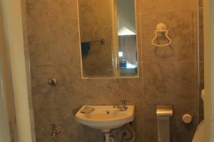 Convenient Cozy Spot Near Airport