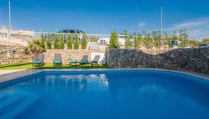 Villa DIVINA with heated pool 