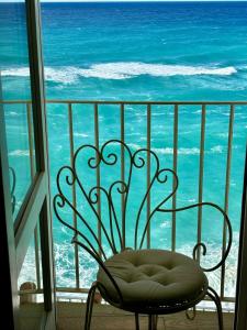 Three-Bedroom Apartment with Ocean View room in S'O Suites Tropea