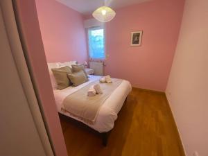 Appartements Au Bonheur des Roses, parking, terrasse & jardin : photos des chambres