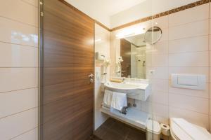 Superior Double Room with Free Underground Parking room in Austria Classic Hotel Hölle