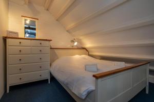 Welcome in - Vakantiehuisje Nr 86, Op een vakantiepark met zwembad, ruime en zonnige tuin