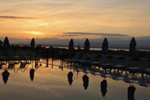 Everness Hotel & Resort