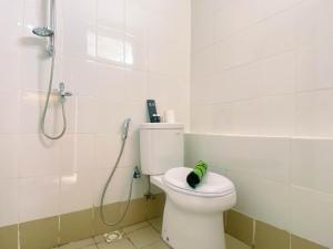 Comfy and Strategic Studio Apartment at Bassura City By Travelio