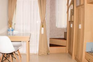 Elegant and Strategic Loft Studio Apple 1 Condovilla Apartment By Travelio