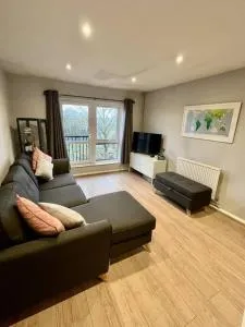 Immaculate 2 bed flat with free parking! - Aldenham