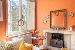 Classic Apt in the Center, near Guinigis Tower