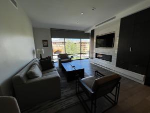 Luxury 2 Bedroom Ski in Ski Out condo