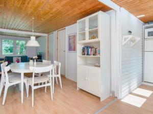 6 person holiday home in Glesborg-By Traum