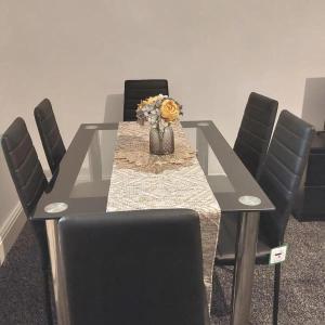 Accrington - House - Sleeps 10 - Garden