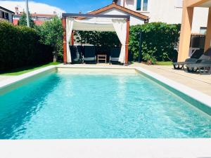 Boutique Apartment with private pool 