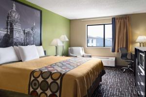 King Room - Non-Smoking room in Super 8 by Wyndham Dyersville