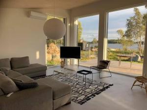 Modernia majoitusta luonnon keskellä