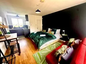 Studio Annexe by Papermill, Deeside - En-Suite, Heswall - 威勒尔