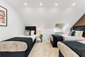 Large and Stylish Abode in Nottingham - Sleeps 15