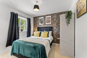 Large and Stylish Abode in Nottingham - Sleeps 15