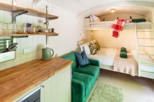 Bijoux Shepherds Hut Lyme Regis