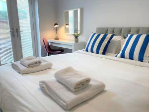 The Garden Apt Hot Tub - Westbrook Bay Beach - By Goldex Coastal Breaks