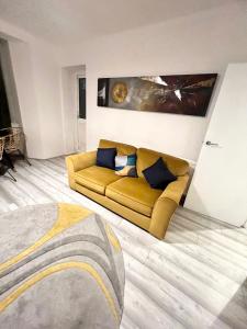 2 Bedroom flat with Balcony in White City, Hammersmith