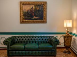 Regal House Verona REGIMENTAL