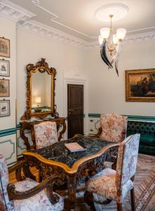 Regal House Verona REGIMENTAL