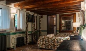 Regal House Verona REGIMENTAL