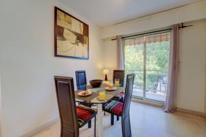 Elegant Apt w2 TerracesMins to Beach & Shops