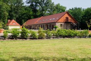 Pałac Bogaczów - noclegi - restauracja - przyjęcia