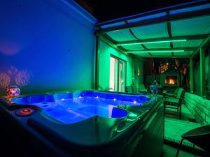 Apartment Boris ST - Two Bedroom Apartment with Terrace and Jacuzzi